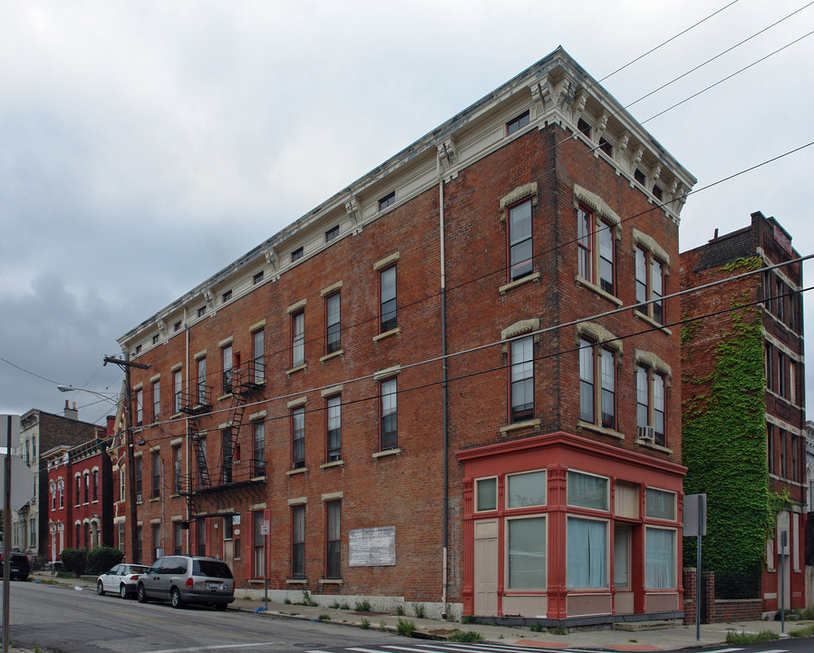 1928 Freeman Ave in Cincinnati, OH - Building Photo