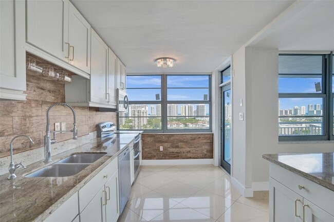 18041 Biscayne Blvd, Unit 1805-4 in Aventura, FL - Foto de edificio - Building Photo