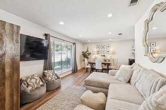 10010 Cromwell Dr in Dallas, TX - Building Photo - Building Photo