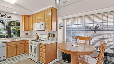 8708 Fox Run Dr in Bakersfield, CA - Building Photo - Building Photo