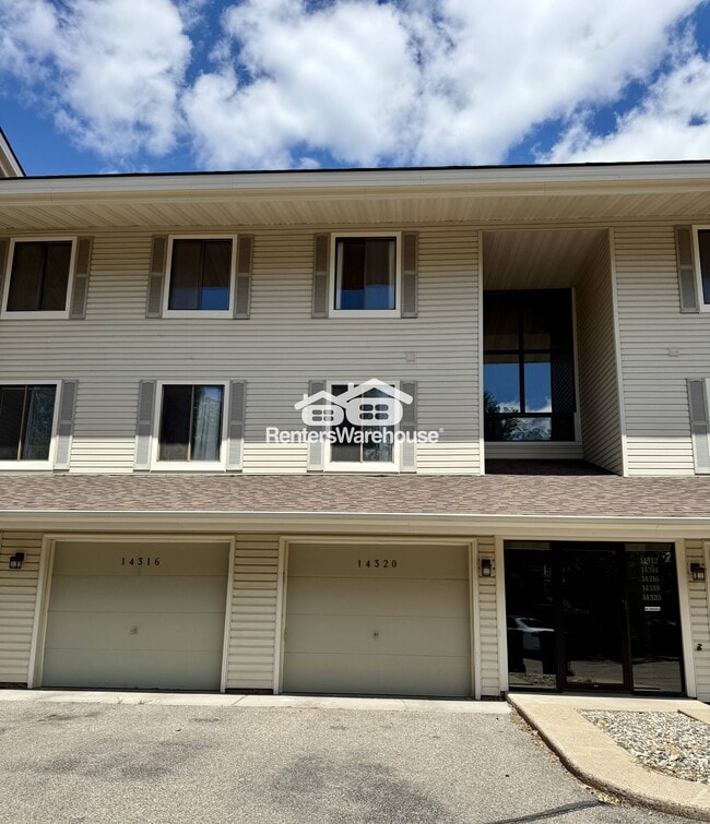 14320 Fairway Dr in Eden Prairie, MN - Building Photo - Building Photo