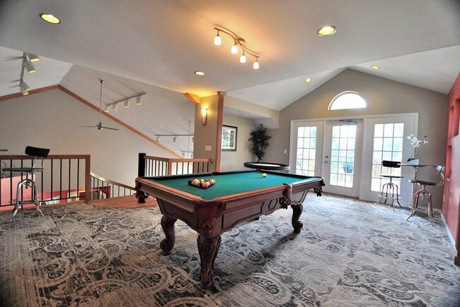 Village Club on Franklin in Southfield, MI - Building Photo - Building Photo