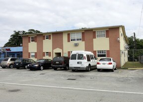 7021 W 14th Ct in Hialeah, FL - Building Photo