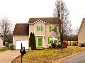 1209 Woodall Rd in Lebanon, TN - Building Photo