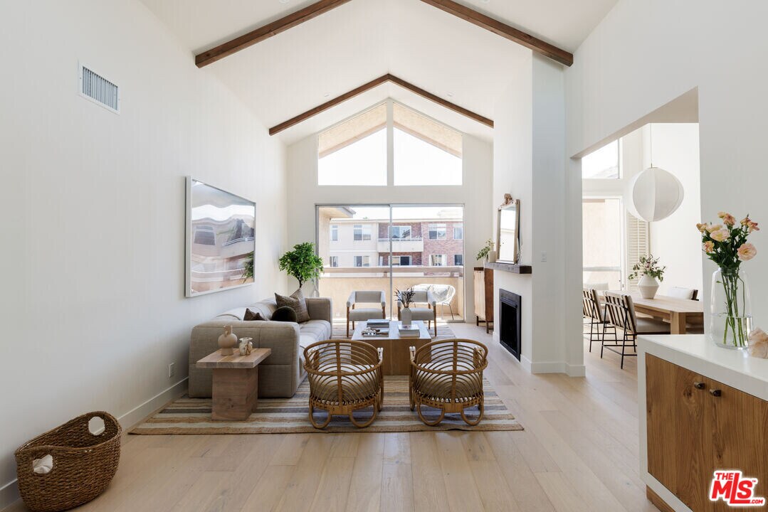 1509 Greenfield Ave in Los Angeles, CA - Building Photo