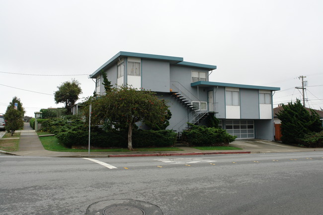 679 Commercial Ave in South San Francisco, CA - Foto de edificio - Building Photo