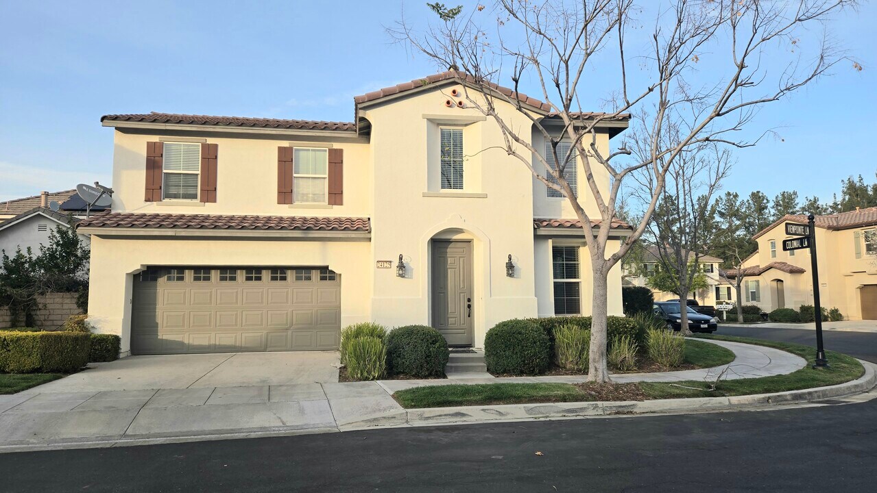 24125 View Pointe Ln in Santa Clarita, CA - Building Photo