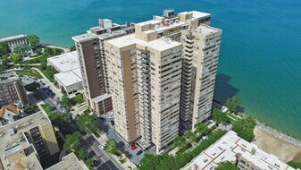 6301 N Sheridan Rd in Chicago, IL - Building Photo