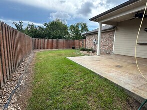 1001 Southlake Cir in Youngsville, LA - Building Photo - Building Photo
