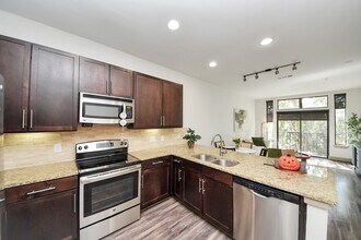 3800 Main St in Houston, TX - Foto de edificio - Building Photo