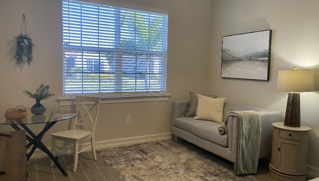 15968 Crofton Spgs Wy in Port Charlotte, FL - Foto de edificio - Building Photo