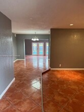 3801 NW 43rd Pl in Fort Lauderdale, FL - Building Photo - Building Photo