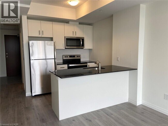 108 Garment St in Kitchener, ON - Building Photo - Building Photo