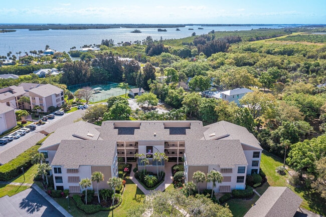6175 S Mirror Lake Dr in Sebastian, FL - Building Photo - Building Photo