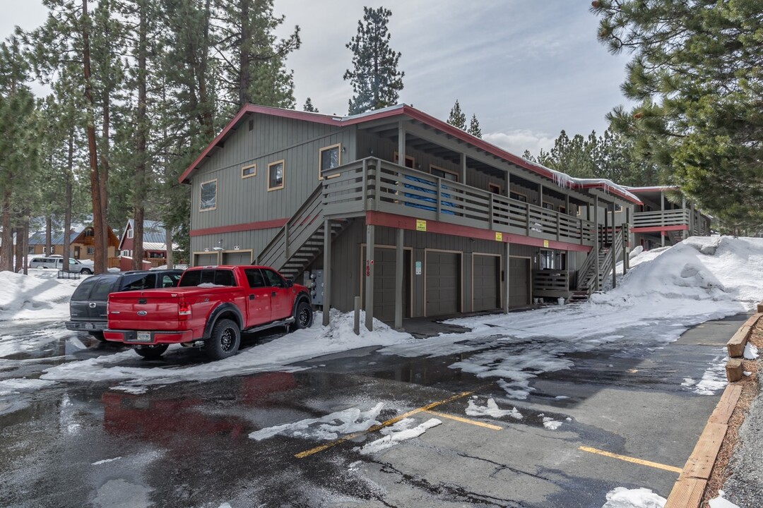 168 Mono St in Mammoth Lakes, CA - Building Photo