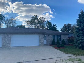 607 Apple Hill Way in Angola, IN - Building Photo