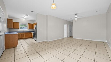 601 S Cedar St in Foley, AL - Foto de edificio - Building Photo