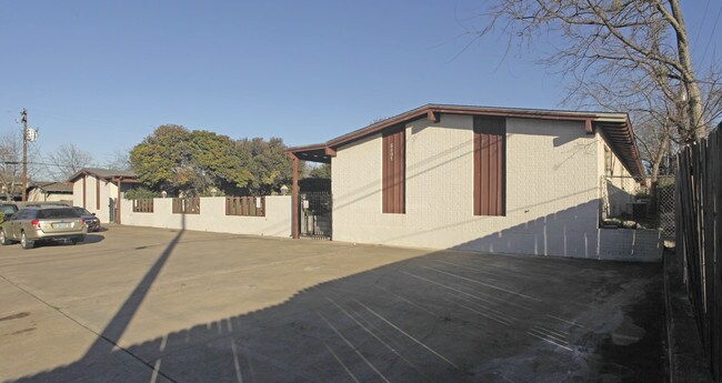 Woodrow Apartments in Austin, TX - Building Photo - Building Photo