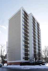 Brooke Towers in Ottawa, ON - Building Photo - Building Photo