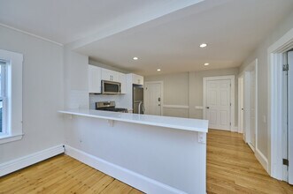 67 Wheatland St, Unit 2 in Somerville, MA - Building Photo - Building Photo