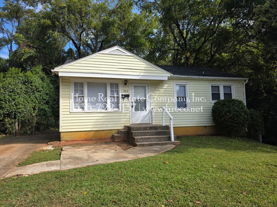 1813 3rd St E in Winston-Salem, NC - Foto de edificio