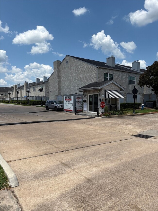 property at 622 Wilcrest Dr