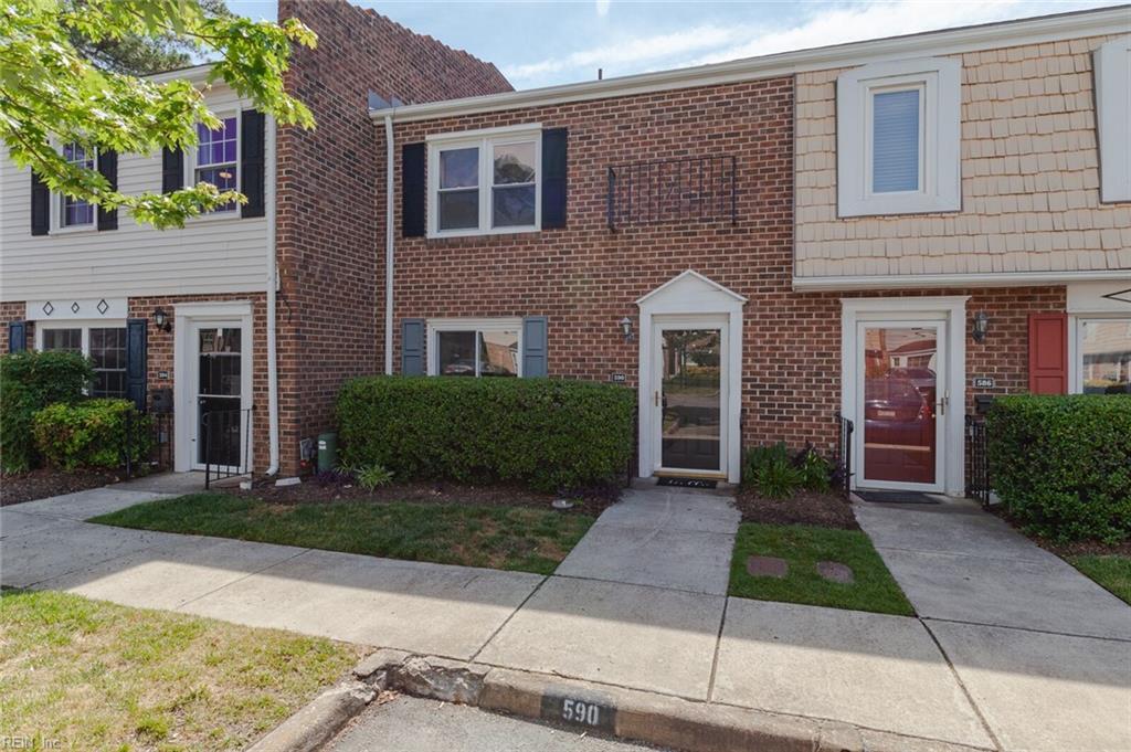 590 Tenbee Ln in Virginia Beach, VA - Building Photo