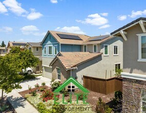 4560 White Sage St in Sacramento, CA - Foto de edificio - Building Photo