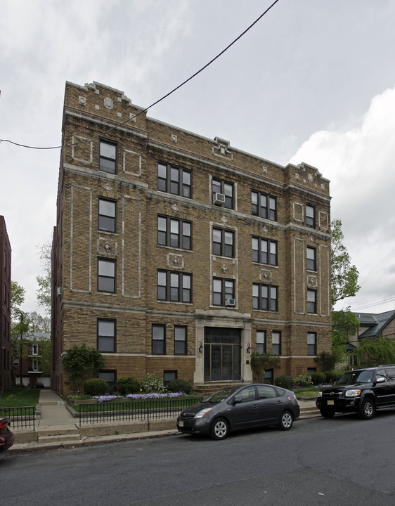 21 Trinity Pl in Montclair, NJ - Building Photo