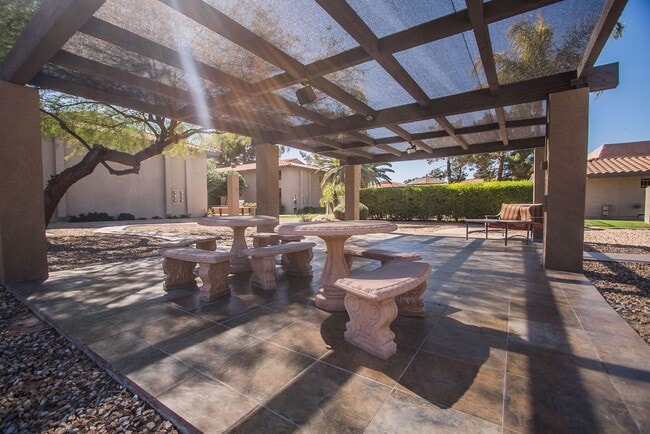 1402 E Guadalupe Rd in Tempe, AZ - Building Photo - Building Photo