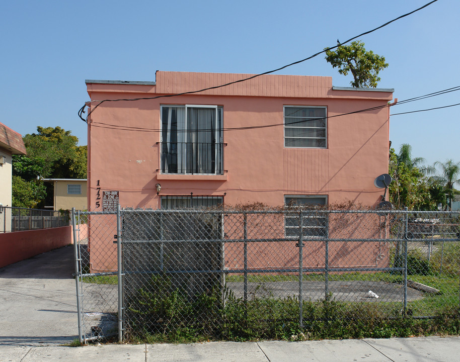 1725 NW 18th Ter in Miami, FL - Building Photo