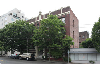 Maxmillian Apartments in Seattle, WA - Building Photo - Building Photo