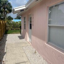 1715 Wilkins Ave in West Palm Beach, FL - Building Photo