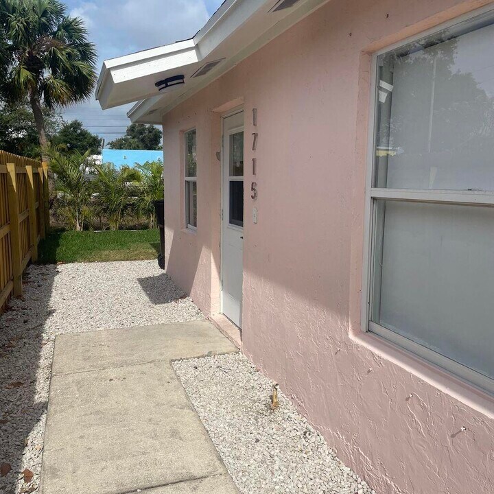 1715 Wilkins Ave in West Palm Beach, FL - Building Photo