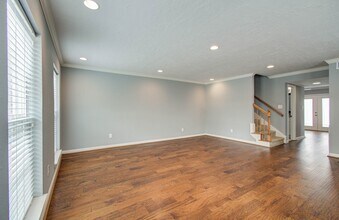 402 Bendwood Dr in Houston, TX - Building Photo - Building Photo