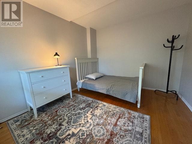 18 Holland Park Ave in Toronto, ON - Building Photo - Building Photo