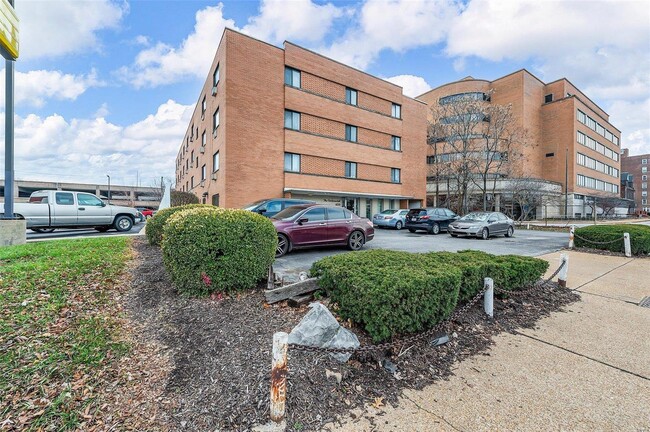 4020 Lindell Blvd in St. Louis, MO - Building Photo - Building Photo