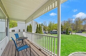 3 Ridge Ln in Shelton, CT - Foto de edificio - Building Photo