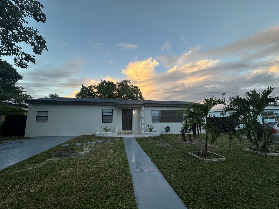 2841 NW 154th Terrace in Opa Locka, FL - Building Photo