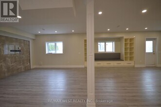 165 Woodgate Pines Dr in Vaughan, ON - Building Photo - Building Photo