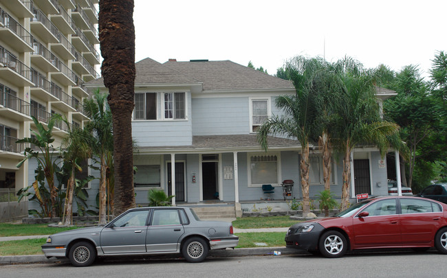 3943 10th St in Riverside, CA - Foto de edificio - Building Photo