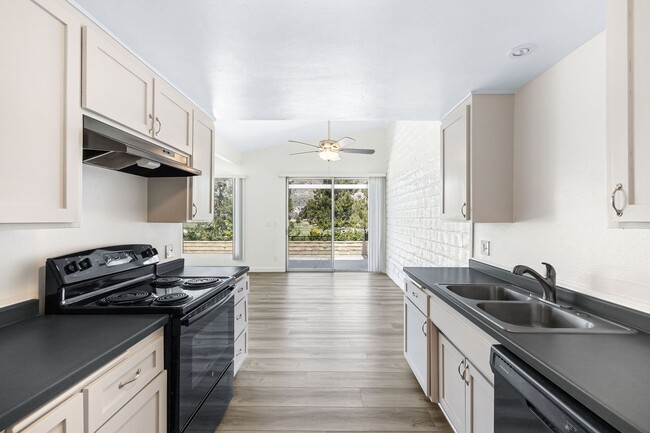 55210 Airlane Dr in Yucca Valley, CA - Foto de edificio - Building Photo