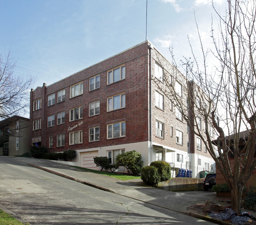 Ridge View Apartments in Seattle, WA - Building Photo