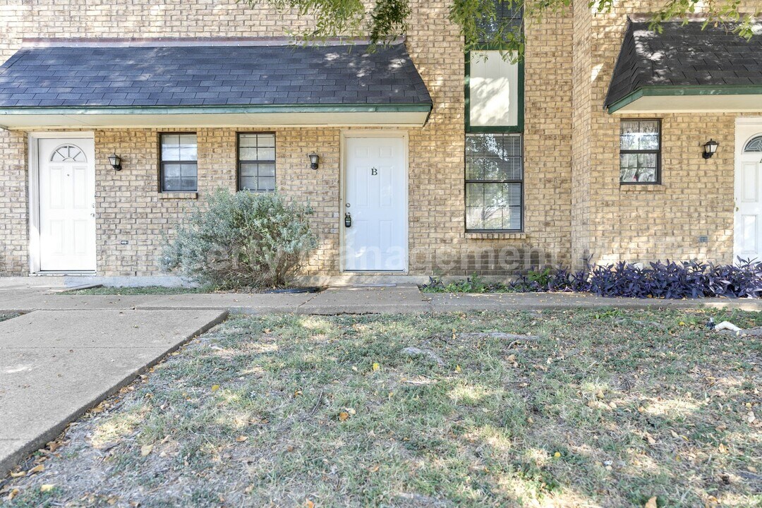 3800 Cibolo Dr in Fort Worth, TX - Building Photo