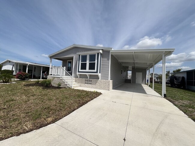 937 W Questa Ave