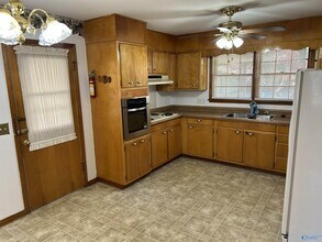 1115 Hewitt St NW in Huntsville, AL - Building Photo - Building Photo