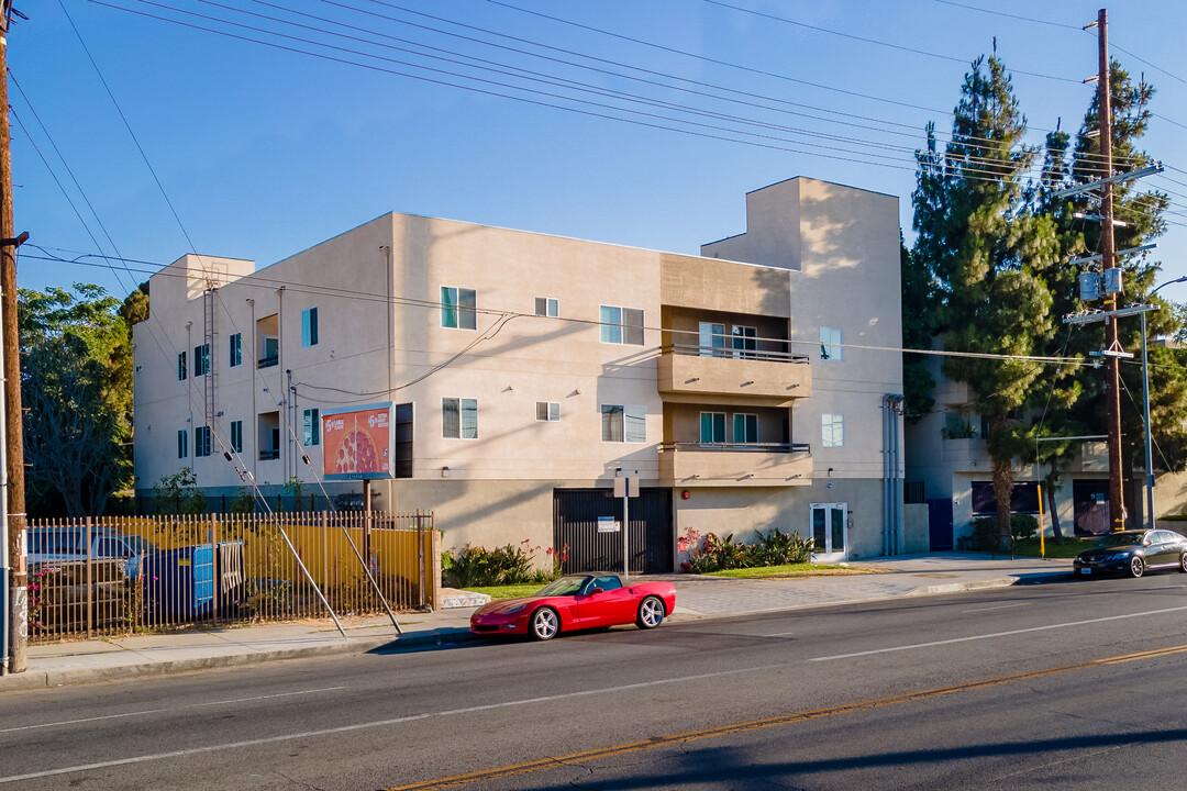 11740 Vanowen St in North Hollywood, CA - Building Photo