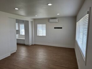 1064 W 210th St, Unit 112 in Torrance, CA - Building Photo - Building Photo