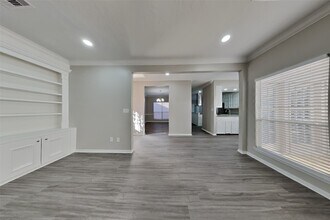 2127 Jamara Ln in Houston, TX - Foto de edificio - Building Photo