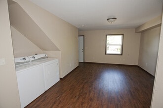 1105 S Dewey St in Eau Claire, WI - Building Photo - Building Photo